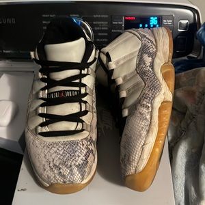 Jordan 11 Light bone snakeskin(Firm Price)